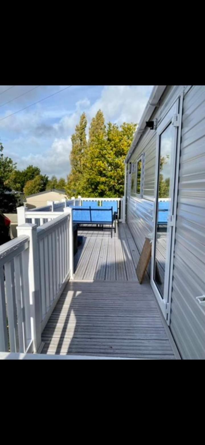 Laguna- Rockley Park Poole Buitenkant foto
